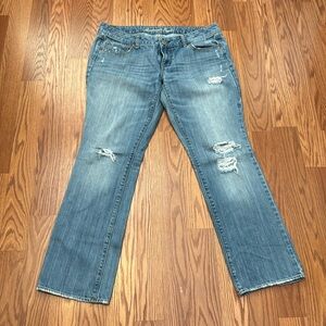 Women’s low rise, straight jeans